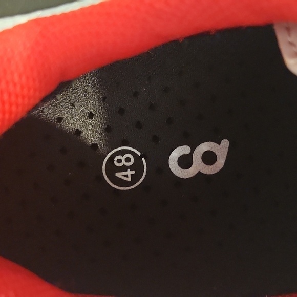 Cycling Deal White and Red Shoes - Picture 7 of 7